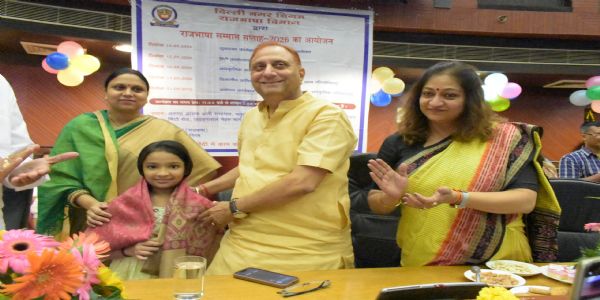 हिंदी केवल भाषा नहीं, सांस्कृतिक एकता और राष्ट्रीय अस्मिता की सशक्त अभिव्यक्ति है: महापौर