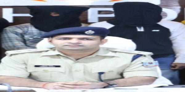 लूटपाट मामले में ऑटो चालक सहित दो गिरफ्तार