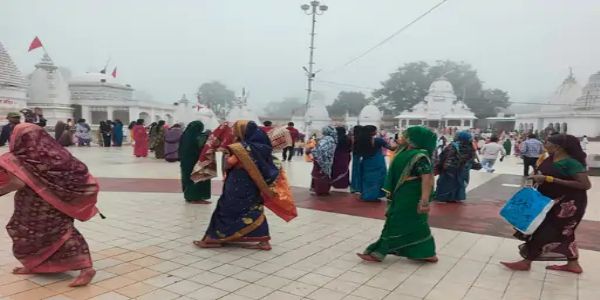 हरतालिका तीज पर अमरकंटक में उमड़ी श्रद्धालुओं की भीड़, नर्मदा समेत नदियों में किया मौनी स्नान