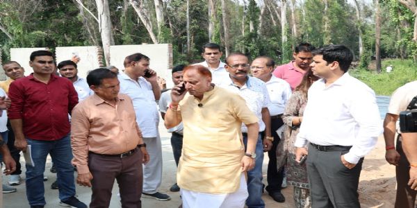 महापौर ने उत्तर पश्चिम क्षेत्र के वार्ड नंबर 51 एवं 53 का किया निरीक्षण