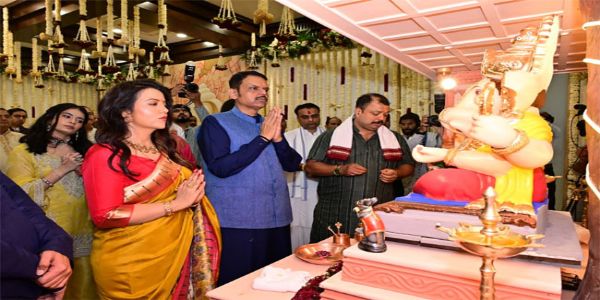 गणेशोत्सव पर्यावरण के अनुकूल और पारंपरिक तरीके से मनाएं: मुख्यमंत्री फडणवीस
