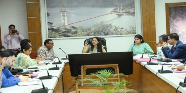 दूरस्थ गंगी गांव में माेबाइल नेटवर्क न हाेने से ग्रामीण परेशान
