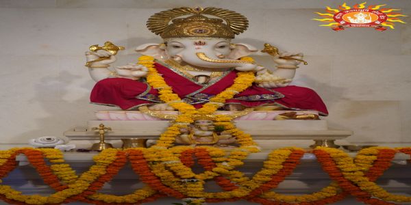 राम मंदिर में गणेश चतुर्थी पर मंदिर में स्थापित गणेश जी को किया गया सुसज्जित