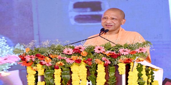 संगमनगरी में मुख्यमंत्री योगी ने की बड़ी घोषणा—प्रदेश के सक्रिय वकीलों को मिलेगी 5 लाख रुपये तक का कैशलेस इलाज की सुविधा