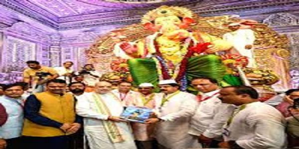 फोटो: मुंबई के मशहूर लालबाग का राजा श्री गणेश का दर्शन करते हुए केंद्रीय गृहमंत्री अमित शाह फोटो: मुंबई के मशहूर लालबाग का राजा श्री गणेश का दर्शन करते हुए केंद्रीय गृहमंत्री अमित शाह