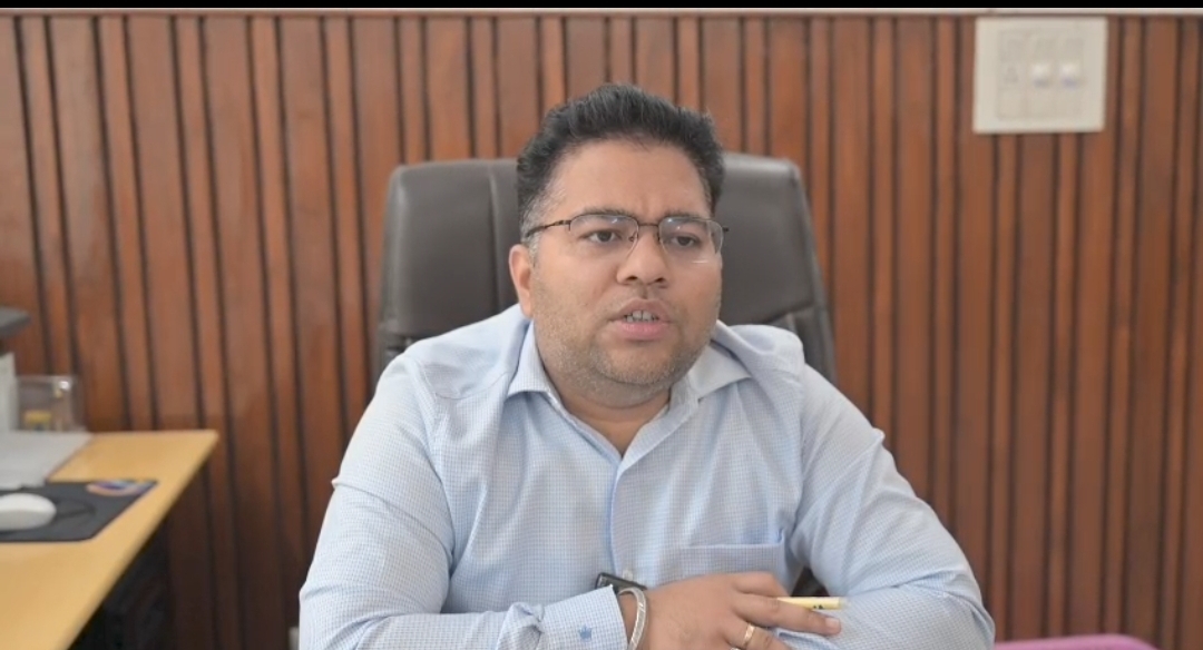 जिलाधिकारी विशाल मिश्रा फाइल चित्र। जिलाधिकारी विशाल मिश्रा फाइल चित्र।