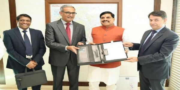सीमेंस एनर्जी इंडिया को भूमि का आशय पत्र सौंपते हुए मुख्यमंत्री सीमेंस एनर्जी इंडिया को भूमि का आशय पत्र सौंपते हुए मुख्यमंत्री