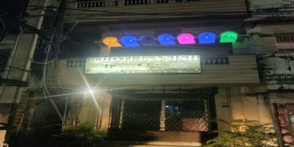 स्टेशन रोड के होटल में देह व्यापार का भंडाफोड़, 4 महिला, एक युवक और मैनेजर गिरफ्तार