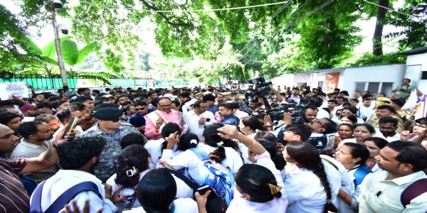 उप मुख्यमंत्री ब्रजेश पाठक ने जनता दर्शन में सुनी फरियादें
