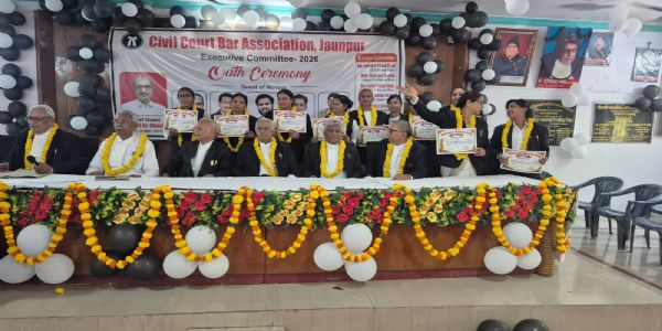 जौनपुर अधिवक्ता संघ की नई कार्यकारिणी ने ली शपथ अध्यक्ष-मंत्री समेत सभी पदाधिकारियों का जोरदार स्वागत