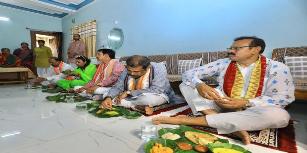 संबलपुर में सांसद धर्मेंद्र प्रधान ने नवअन्न ग्रहण कर मनाया नुआखाई, मा समलेश्वरी के किये दर्शन