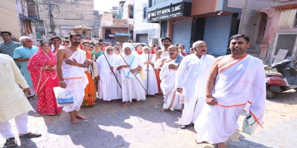 संवत्सरी पर्व पर निकला वरघाेड़ा, श्री आदिनाथ मंदिर और चिंतामणी मंदिर पहुंच साध्वीवृंद ने क्रिया में किया चैत्य वंदन