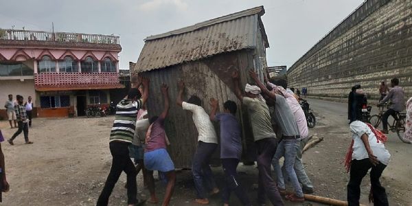 रामपुर ओवरब्रिज के पास से अनुमंडल प्रशासन ने अतिक्रमण हटाया