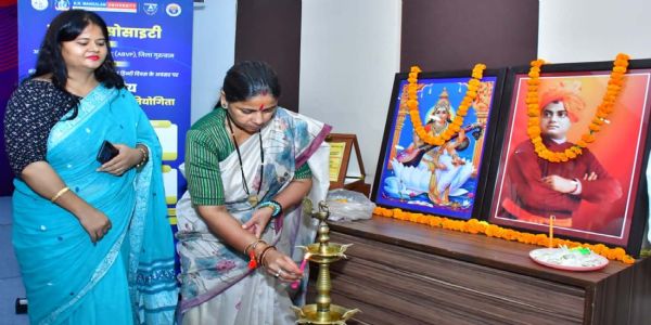 गुरुग्राम: साइबर अपराध से बचें, मोबाइल का सही इस्तेमाल करें विद्यार्थी: मीना परमार