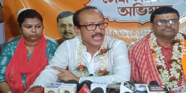 रेजीनगर उपचुनाव :  भाजपा प्रत्याशी के नाम की घोषणा के बाद पार्टी कार्यालय में उत्साह