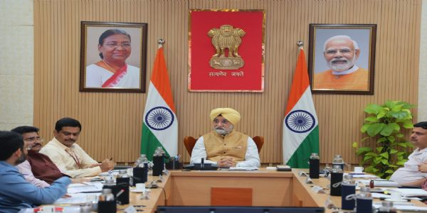 उपराज्यपाल ने की जेजे क्लस्टर पुनर्वास पहलों की समीक्षा, समस्याओं के समाधान का दिया निर्देश