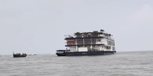 गंगा के उफान ने रोकी 