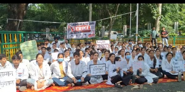 स्टाइपेंड की मांग पर मेडिकल कॉलेज के इंटर्न छात्र हड़ताल पर