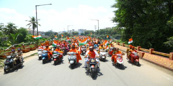 हैदराबाद में बाइक रैली में शामिल होते केंद्रीय मंत्री किशन रेड्डी