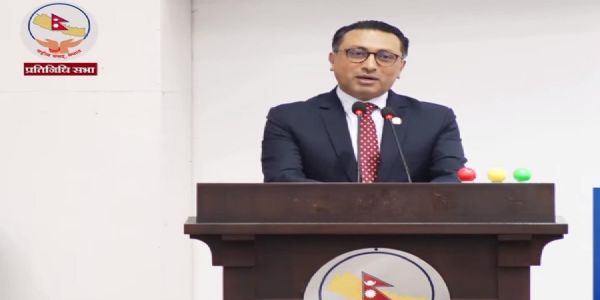 संसद में बोलते नेपाल के वित्त मंत्री स्वर्णिम वागले संसद में बोलते नेपाल के वित्त मंत्री स्वर्णिम वागले