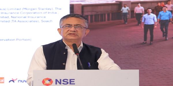 आईपीओ की लॉन्चिंग के अवसर पर एनएसई के सीअईओ आशीष चौहान