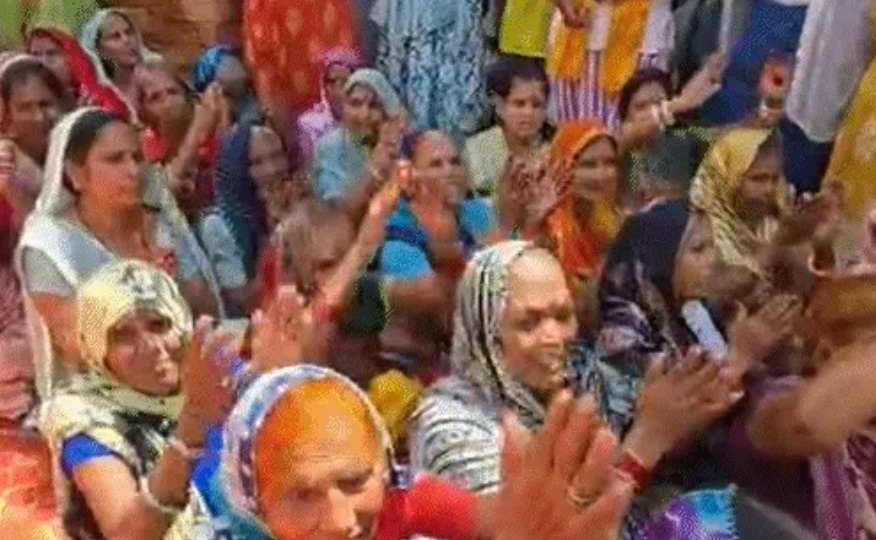 उज्जैन में भक्तों ने किया हनुमान चालीसा का पाठ उज्जैन में भक्तों ने किया हनुमान चालीसा का पाठ