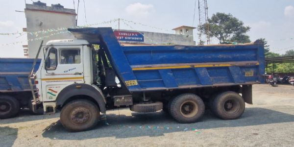कोवाली में 500 सीएफटी बालू लदा हाइवा जब्त, प्राथमिकी दर्ज