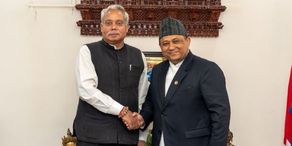 (अपडेट) नेपाल में भारतीय राजदूत नवीन श्रीवास्तव ने विदेश मंत्री शिशिर खनाल से की विदाई मुलाकात