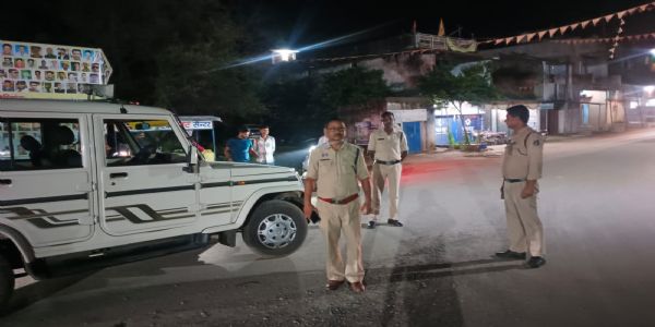 त्योहारों से पहले सूरजपुर पुलिस का सघन चेकिंग अभियान, निगरानी बदमाशों के ठिकानों पर दबिश