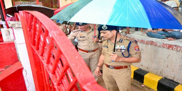 आधी रात बाद से शुरू होगा लोलार्क कुंड पर स्नान, पुलिस कमिश्नर ने कुंड की सुरक्षा व्यवस्था को परखी