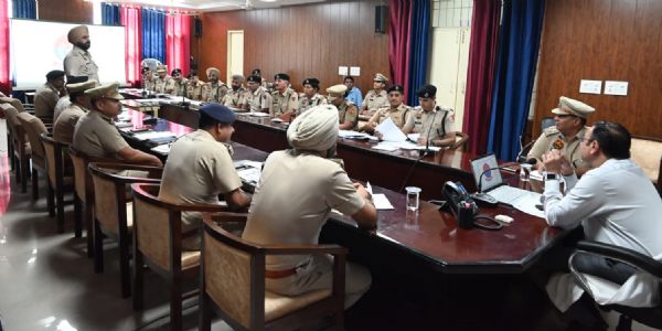 सिरसा: अपराधियों का महिमामंडन नहीं, सख्ती से निपटें: आईजी