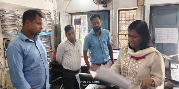 आरटीपीएस में गलत निवास प्रमाण पत्र की शिकायत पर बगहे एसडीएम की हुई कार्रवाई
