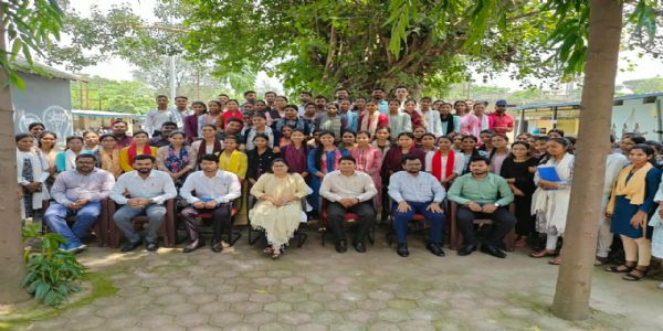 अरुणोदय करियर इंस्टीट्यूट पहुंचीं कलेक्टर, प्रतियोगी परीक्षाओं की तैयारी कर रहे युवाओं से किया संवाद