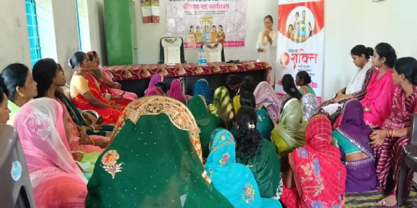 पंडो जनजाति की महिलाओं को घरेलू हिंसा और सरकारी योजनाओं की दी जानकारी