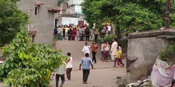 छाताबाद में फिर भू-धंसान, सामुदायिक भवन की आई दरार