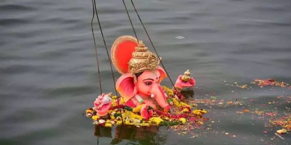 हैदराबादः गणेश मूर्ति विसर्जन शुरू
