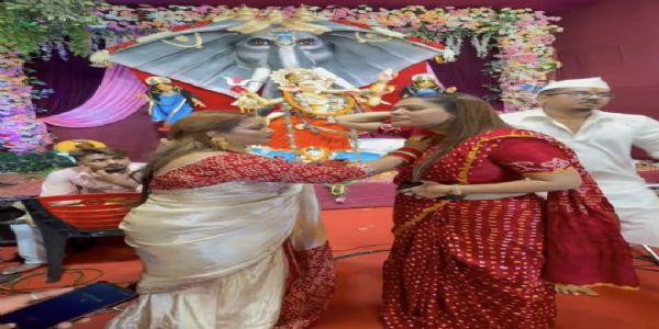 दमदम के गणेश पूजा समारोह में पहुंचीं नाजिया इलाही खान
