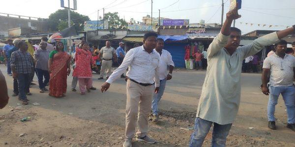 तेहट्ट में सांसद महुआ मोइत्रा पर अंडे फेंकने का आरोप