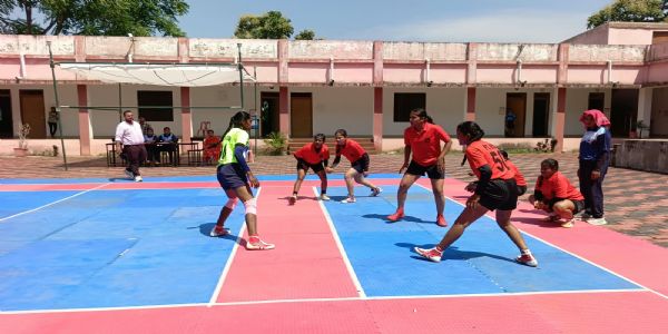 16 टीम के 200 खिलाड़ी कबड्डी में दिखा रहे दमखम