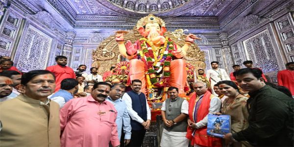 भाजपा अध्यक्ष नितिन नवीन ने सिद्धिविनायक मंदिर और लालबागचा राजा के किए दर्शन