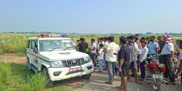मंदिर से चोरी हुई चार मूर्तियां झाड़ी से बरामद, चोरों की तलाश जारी