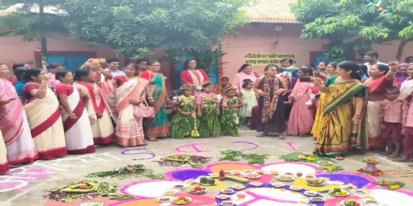 पोषण माह को लेकर आंगनबाड़ी केंद्रों पर उत्साह, बांटी गई माहवारी स्वच्छता प्रबंधन किट
