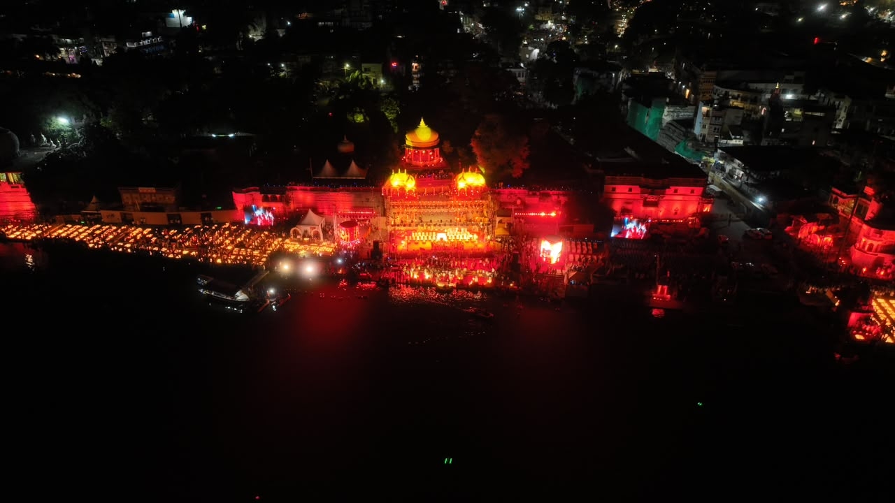 शिप्रा के रामघाट पर जले आशीर्वाद के दीये शिप्रा के रामघाट पर जले आशीर्वाद के दीये