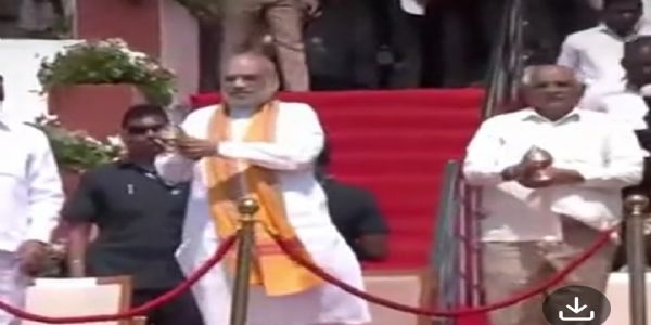 जलाभिषेक के बाद शर्मिष्ठा तालाब पर केंद्रीय गृह मंत्री अमित शाह और मुख्यमंत्री भूपेन्द्र पटेल की मौजूदगी में महाआरती किया गया जलाभिषेक के बाद शर्मिष्ठा तालाब पर केंद्रीय गृह मंत्री अमित शाह और मुख्यमंत्री भूपेन्द्र पटेल की मौजूदगी में महाआरती किया गया