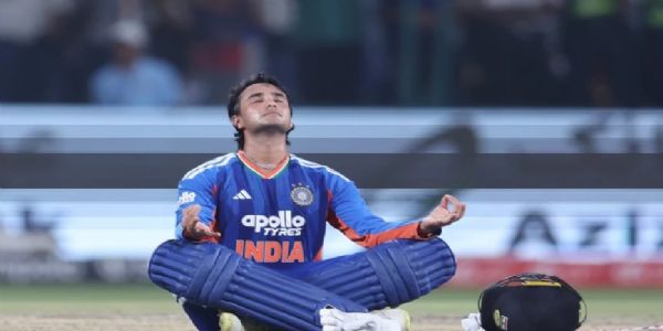 शतक लगाने के बाद अभिषेक शर्मा ने अलग ही अंदाज में जश्न मनाया