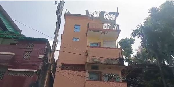 हाईकोर्ट के आदेश पर अवैध निर्माण पर चला नगर निगम का हथौड़ा