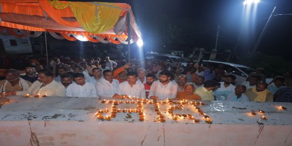मोदी के जन्मदिन पर बांदा में सेवा संकल्प अभियान का आगाज, जगह-जगह जले दीप