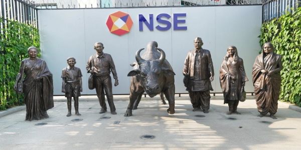दमानी से लेकर क्रिस गोपालकृष्णन तक : एनएसई के शेयर रखने वाले बड़े निवेशक