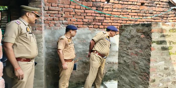 बलिया : मां-बेटी की हत्या, घटना के बाद साक्ष्य मिटाने का प्रयास