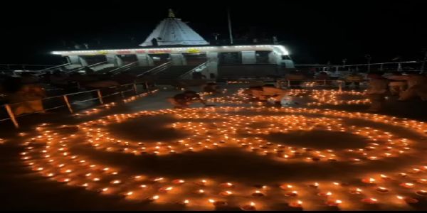 विश्वप्रसिद्ध मां शारदा माता मंदिर में 1 लाख 11 हजार से अधिक दीप प्रज्वलित